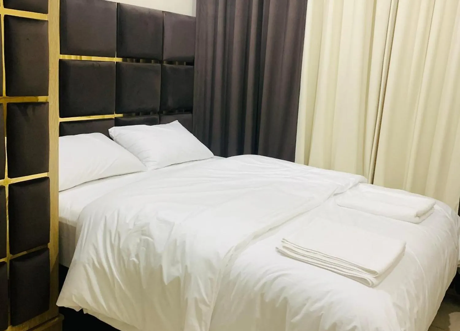 Landtech Vacation Homes - Baniyas Square contacts