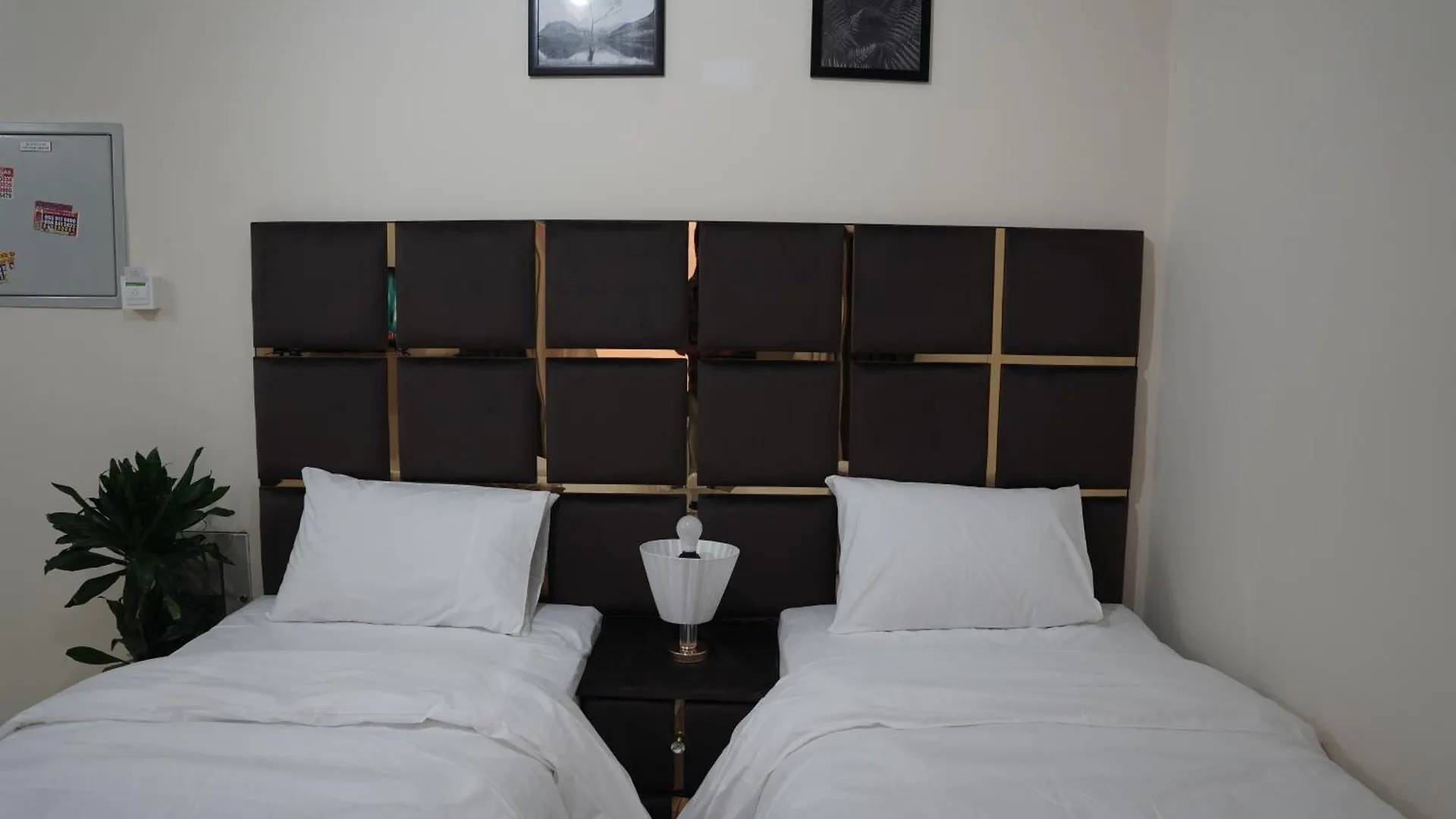 Landtech Vacation Homes - Baniyas Square Dubai 2*,