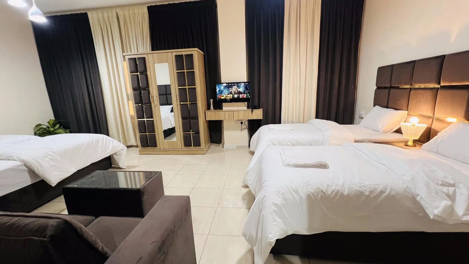 Landtech Vacation Homes - Baniyas Square Dubai Hotel